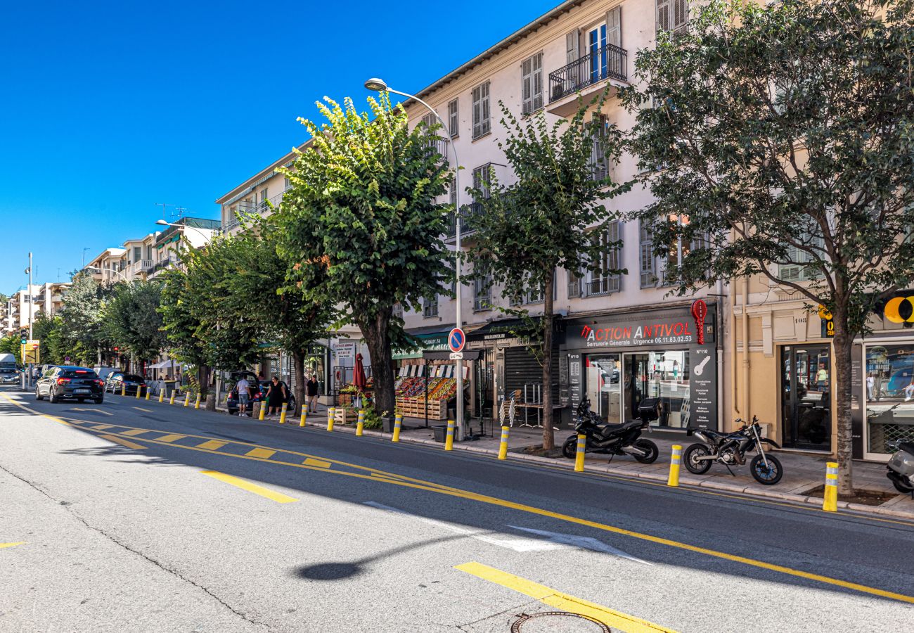 Appartement à Nice - Grand & Confortable 3 Pièces Rénové 