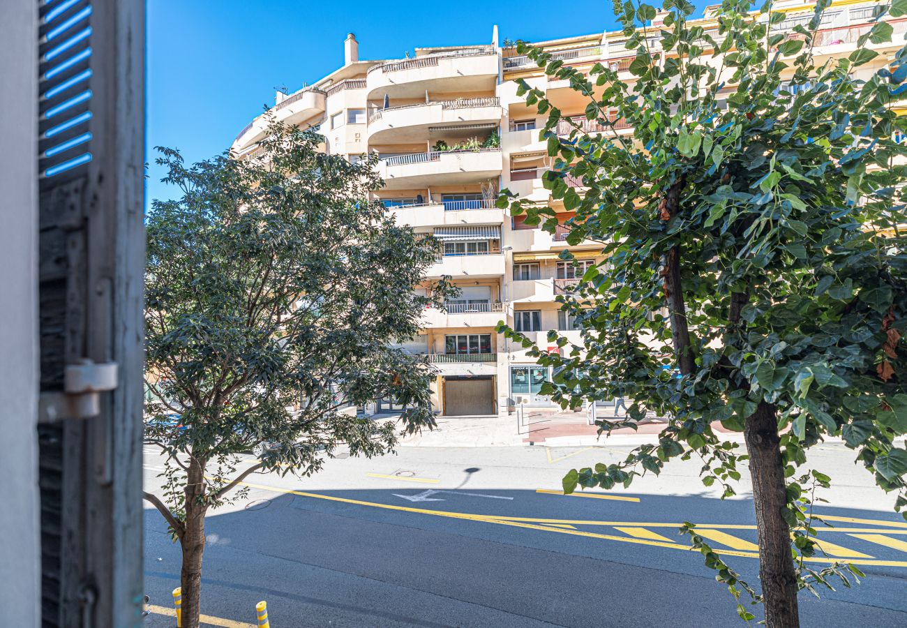 Appartement à Nice - Grand & Confortable 3 Pièces Rénové 