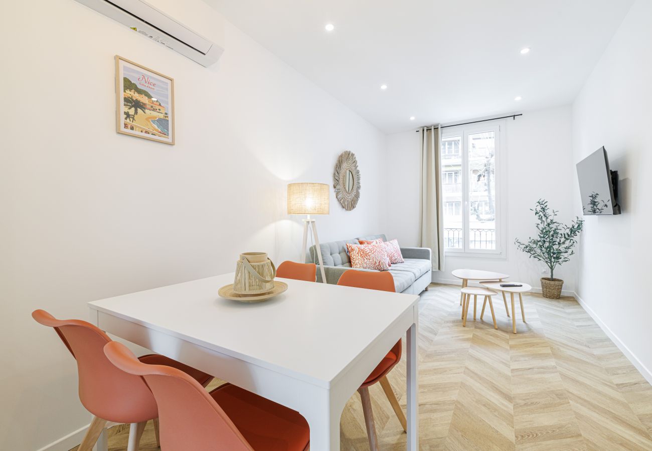 Appartement à Nice - Grand & Confortable 3 Pièces Rénové 