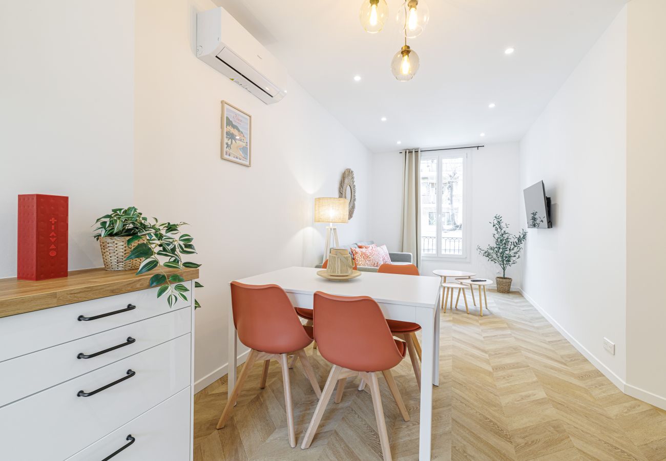 Appartement à Nice - Grand & Confortable 3 Pièces Rénové 