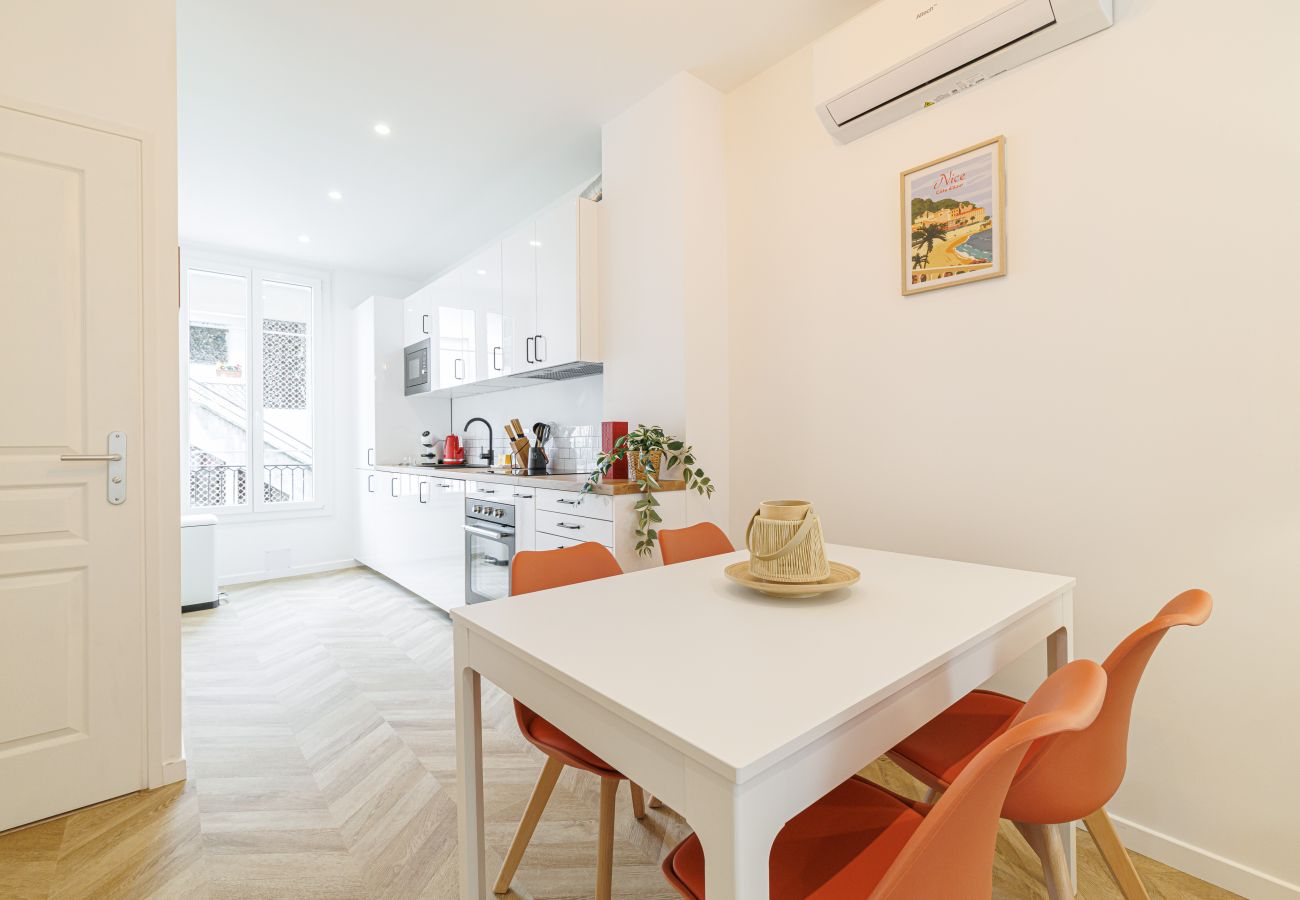 Appartement à Nice - Grand & Confortable 3 Pièces Rénové 