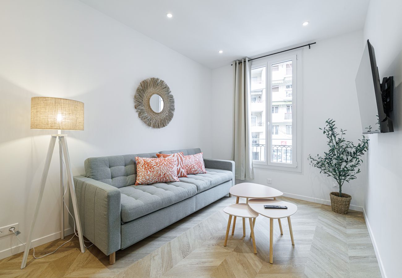 Appartement à Nice - Grand & Confortable 3 Pièces Rénové 