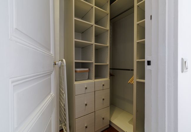 Appartement à Nice - Très Grand 2 Pièces Calme Vue Dégagée Appartement à Nice - Très Grand 2 Pièces Calme Vue Dégagée