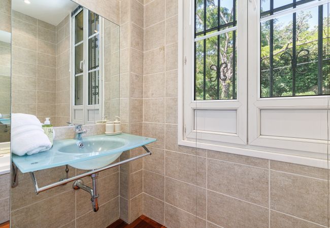 Appartement à Nice - Très Grand 2 Pièces Calme Vue Dégagée Appartement à Nice - Très Grand 2 Pièces Calme Vue Dégagée