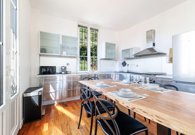 Appartement à Nice - Très Grand 2 Pièces Calme Vue Dégagée Appartement à Nice - Très Grand 2 Pièces Calme Vue Dégagée