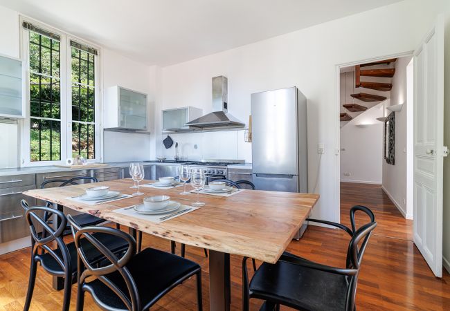 Appartement à Nice - Très Grand 2 Pièces Calme Vue Dégagée Appartement à Nice - Très Grand 2 Pièces Calme Vue Dégagée