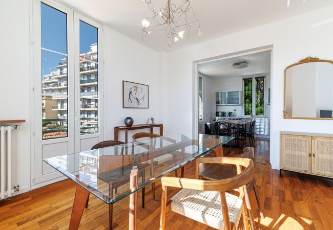 Appartement à Nice - Très Grand 2 Pièces Calme Vue Dégagée Appartement à Nice - Très Grand 2 Pièces Calme Vue Dégagée