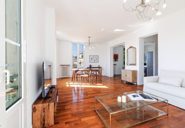Appartement à Nice - Très Grand 2 Pièces Calme Vue Dégagée Appartement à Nice - Très Grand 2 Pièces Calme Vue Dégagée