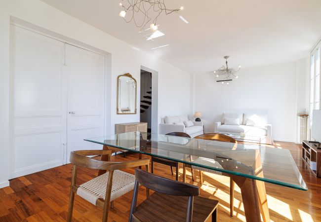 Appartement à Nice - Très Grand 2 Pièces Calme Vue Dégagée Appartement à Nice - Très Grand 2 Pièces Calme Vue Dégagée