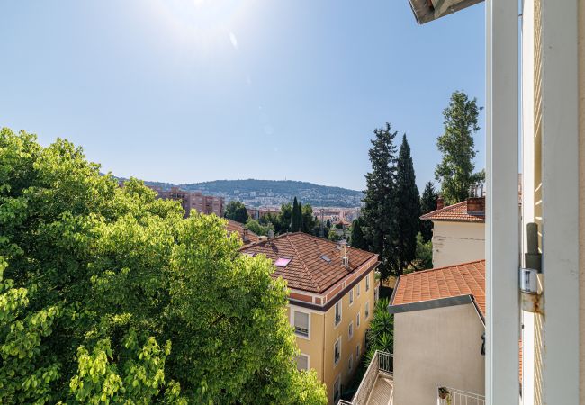 Appartement à Nice - Très Grand 2 Pièces Calme Vue Dégagée Appartement à Nice - Très Grand 2 Pièces Calme Vue Dégagée