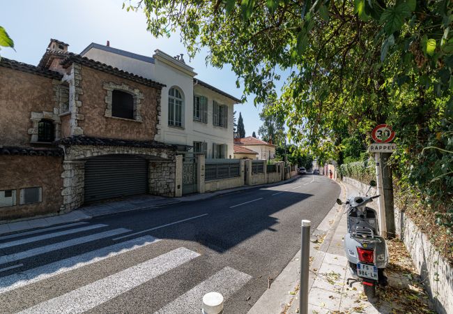 Appartement à Nice - Très Grand 2 Pièces Calme Vue Dégagée Appartement à Nice - Très Grand 2 Pièces Calme Vue Dégagée