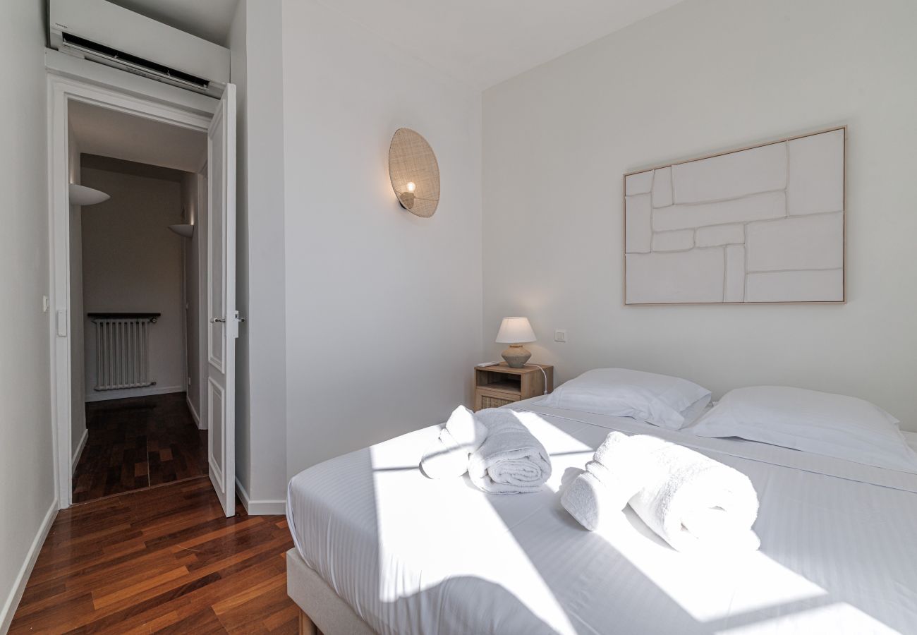 Appartement à Nice - Très Grand 2 Pièces Calme Vue Dégagée