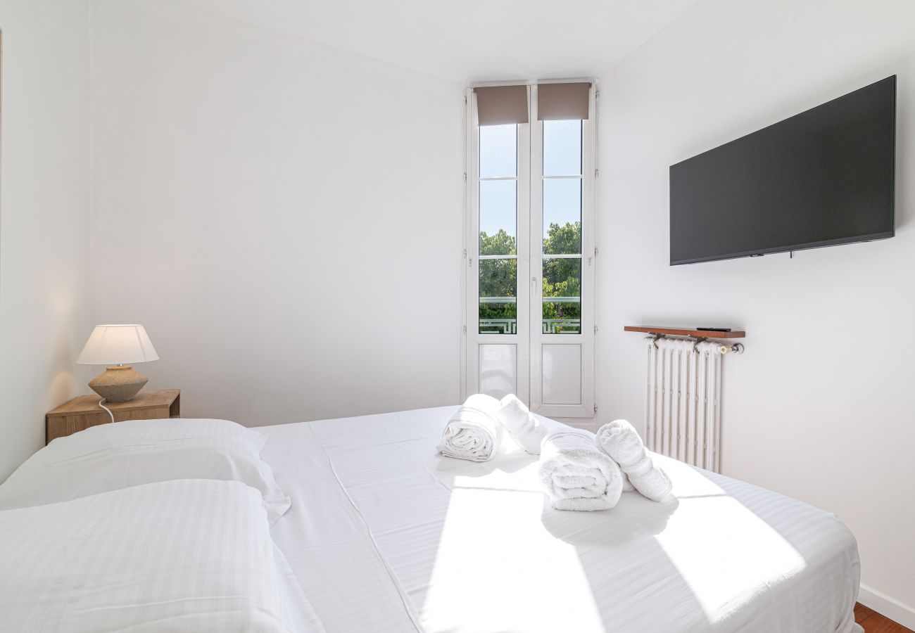 Appartement à Nice - Très Grand 2 Pièces Calme Vue Dégagée