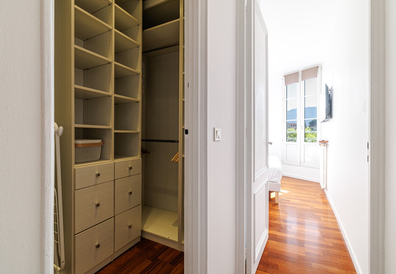 Appartement à Nice - Très Grand 2 Pièces Calme Vue Dégagée