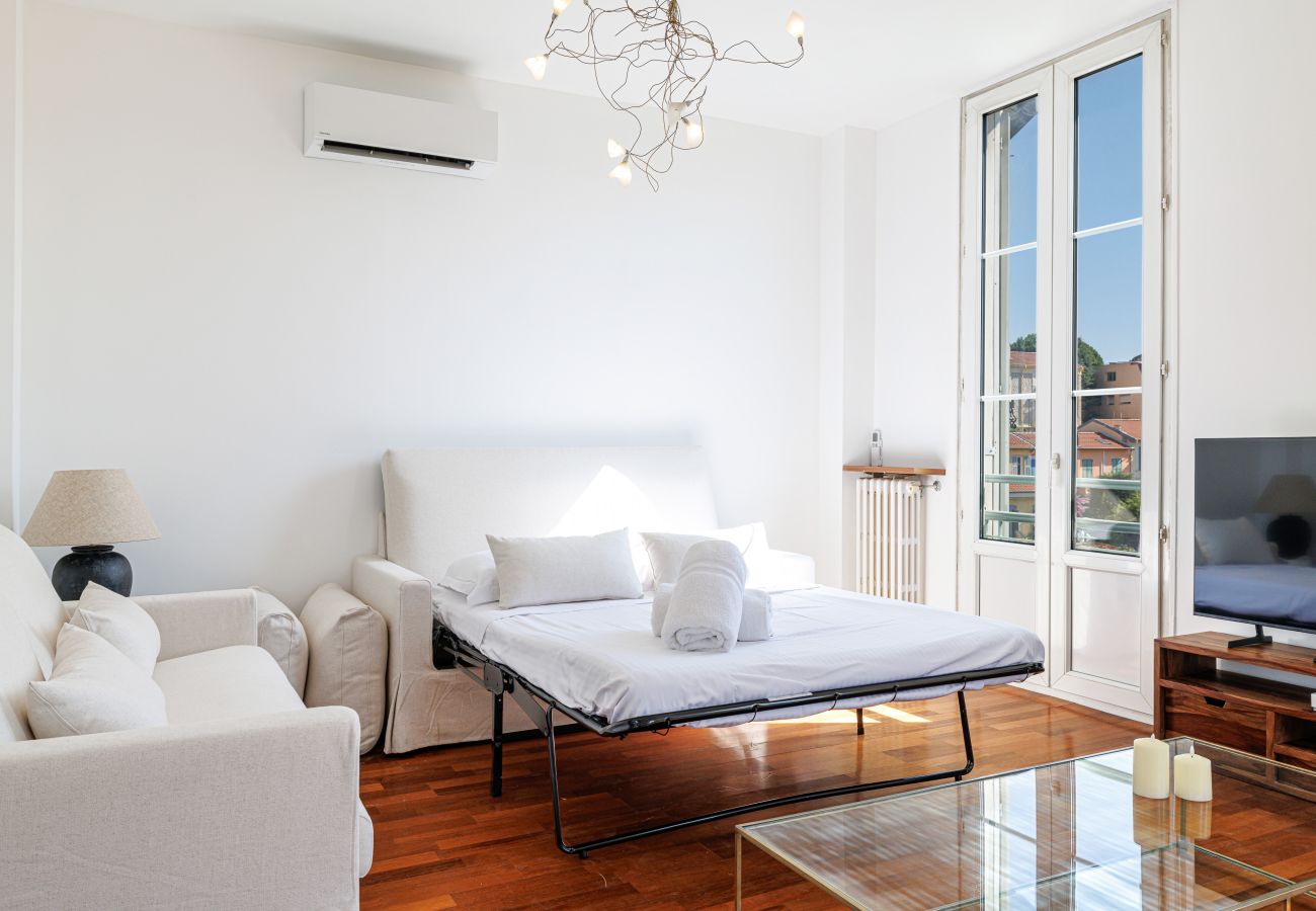 Appartement à Nice - Très Grand 2 Pièces Calme Vue Dégagée