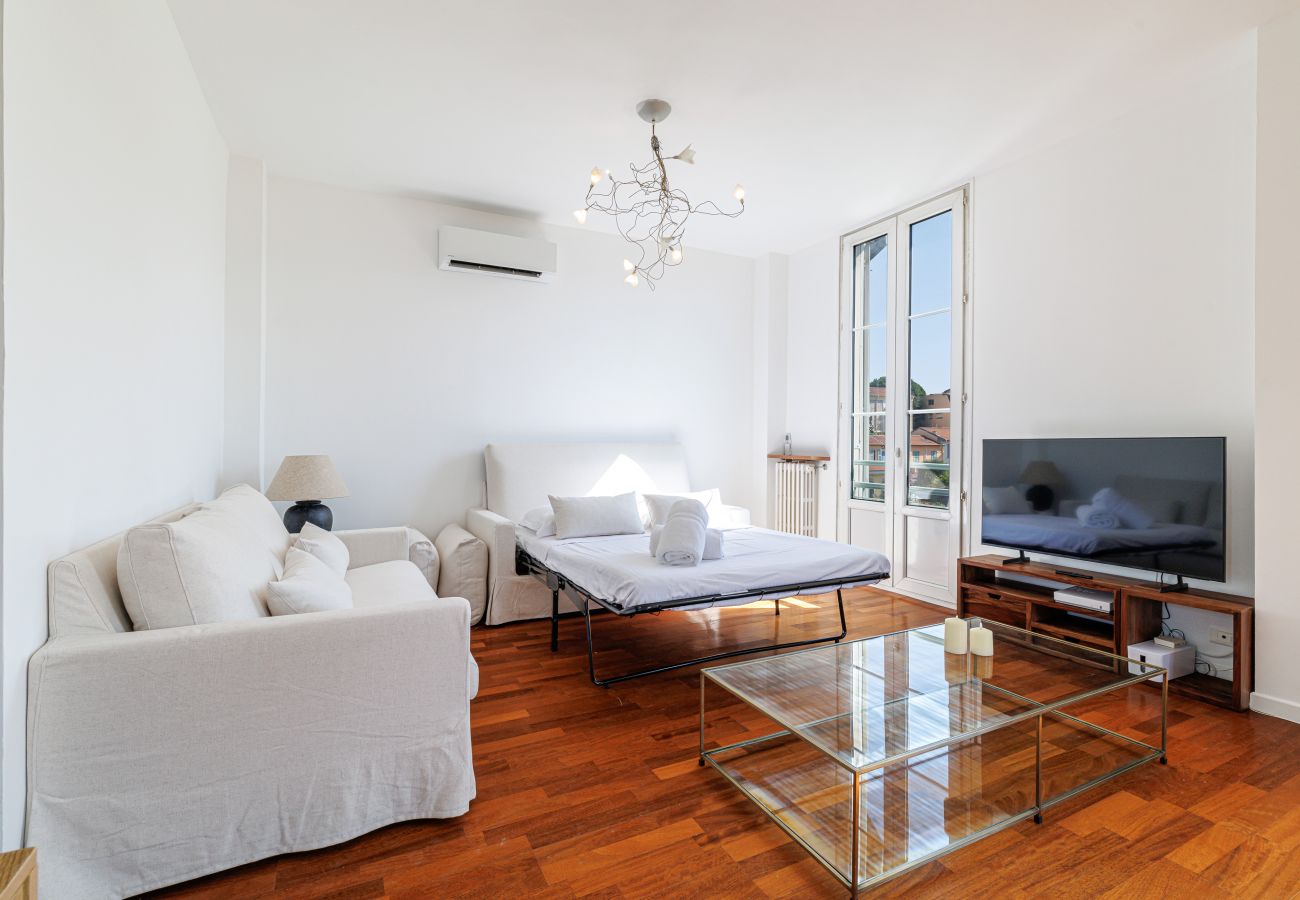 Appartement à Nice - Très Grand 2 Pièces Calme Vue Dégagée
