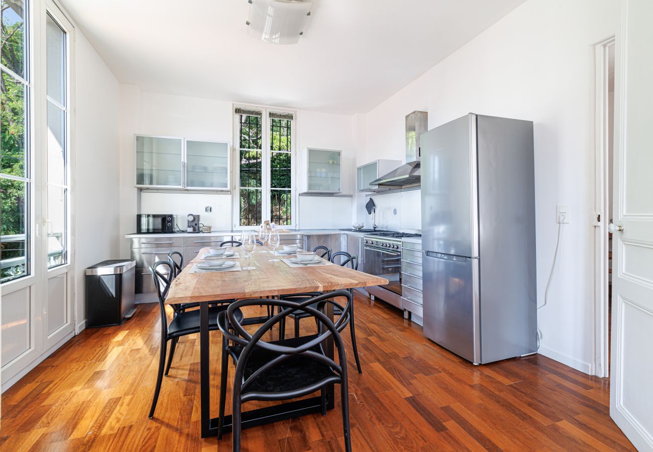 Appartement à Nice - Très Grand 2 Pièces Calme Vue Dégagée