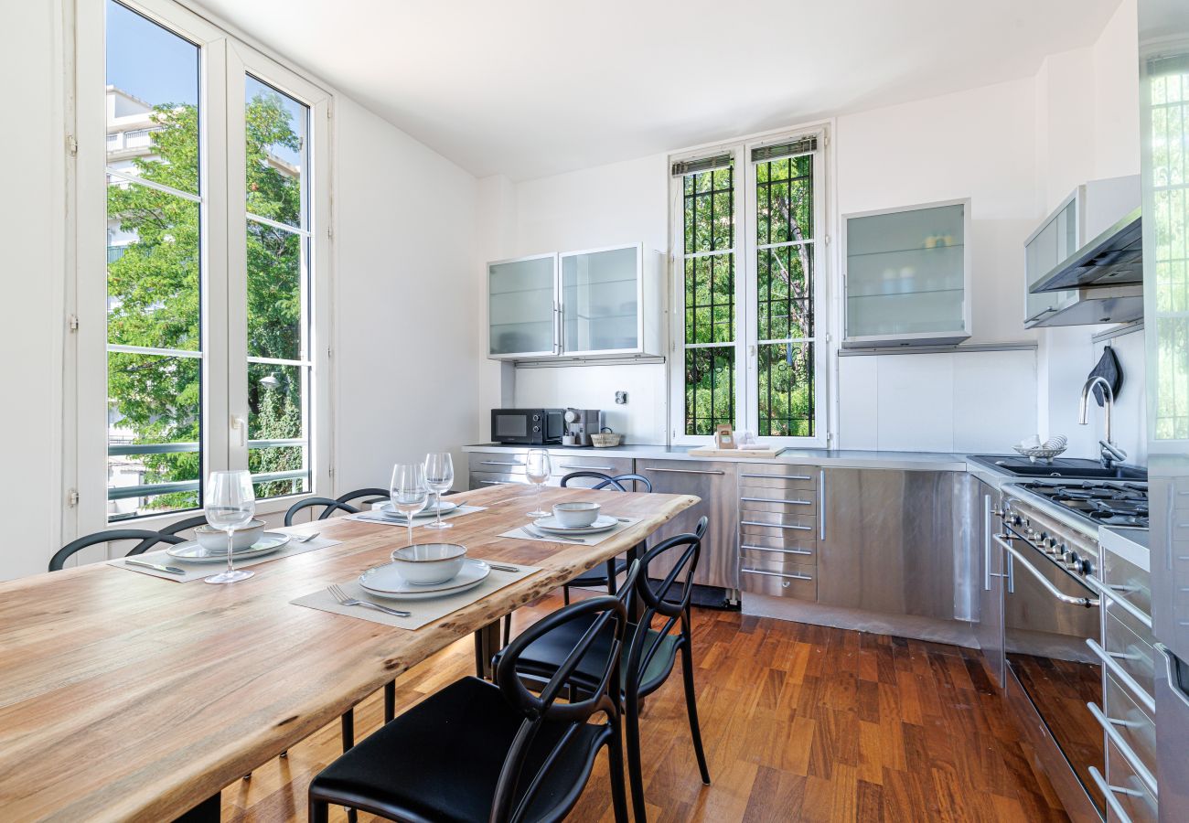 Appartement à Nice - Très Grand 2 Pièces Calme Vue Dégagée