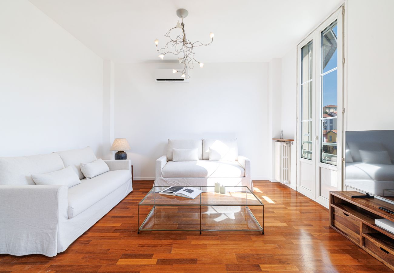 Appartement à Nice - Très Grand 2 Pièces Calme Vue Dégagée