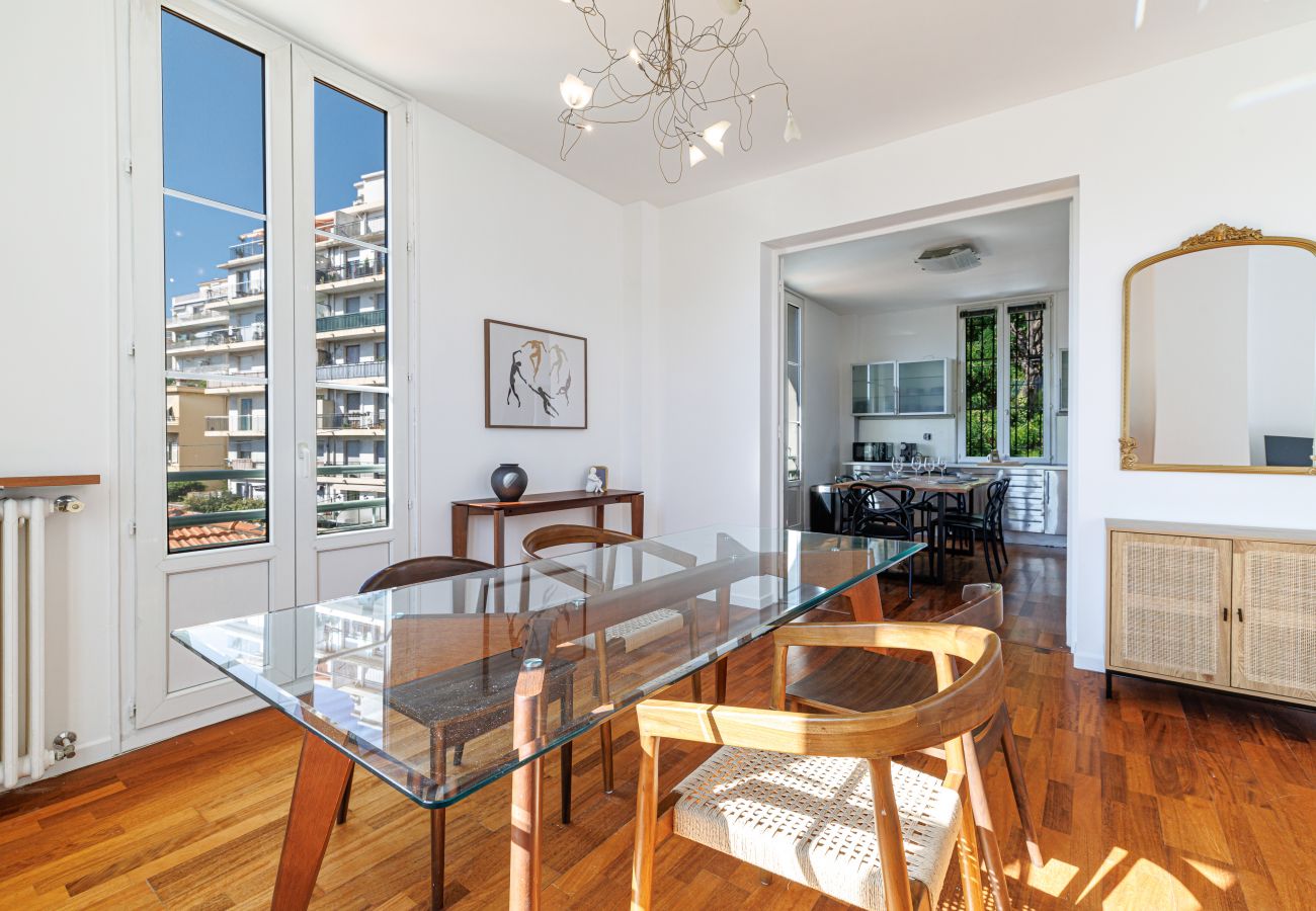 Appartement à Nice - Très Grand 2 Pièces Calme Vue Dégagée