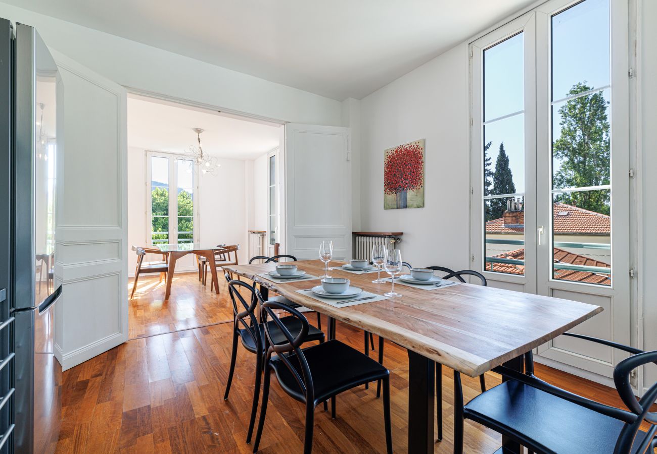 Appartement à Nice - Très Grand 2 Pièces Calme Vue Dégagée