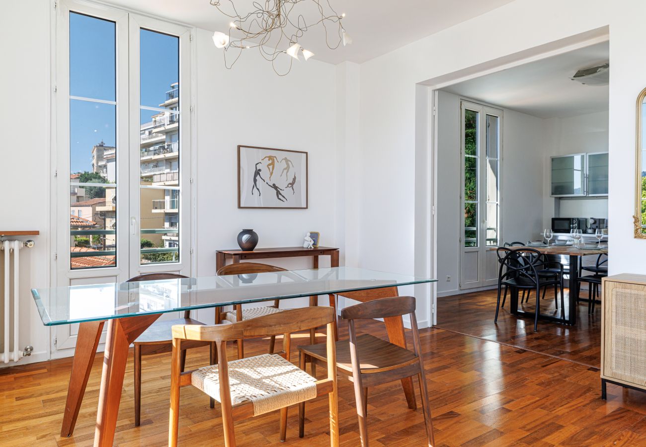 Appartement à Nice - Très Grand 2 Pièces Calme Vue Dégagée