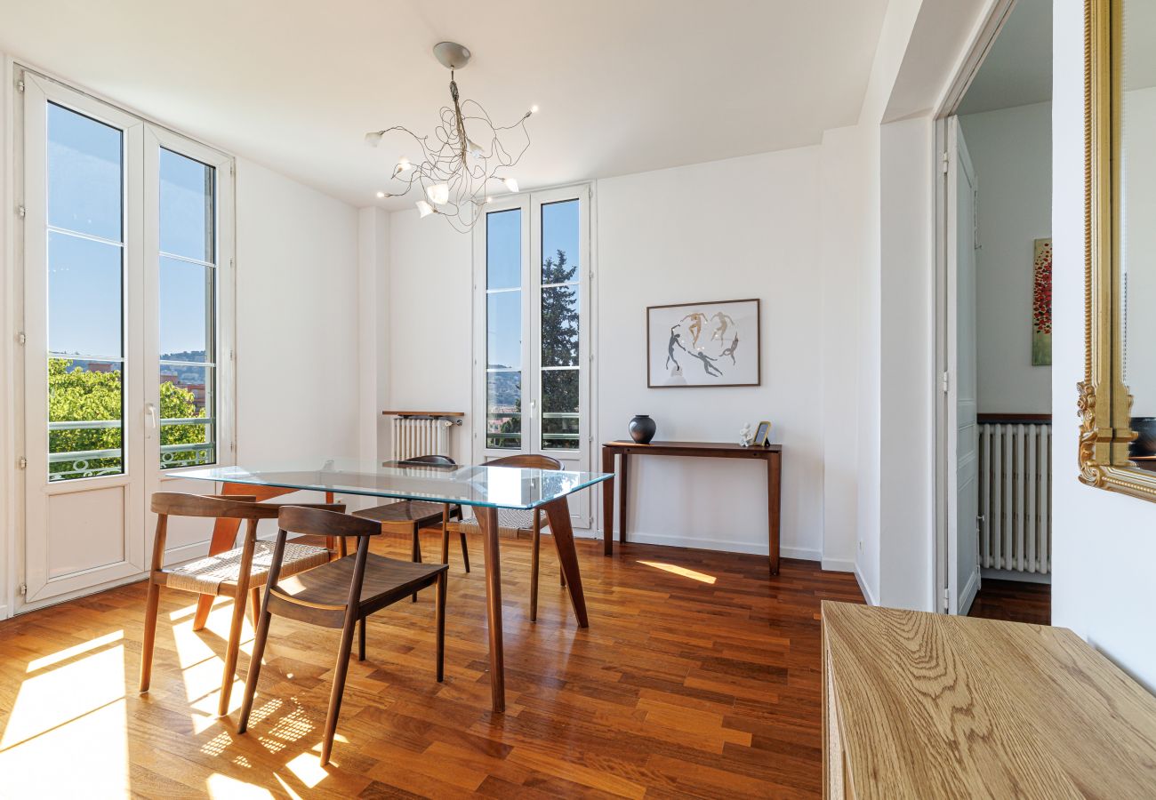 Appartement à Nice - Très Grand 2 Pièces Calme Vue Dégagée