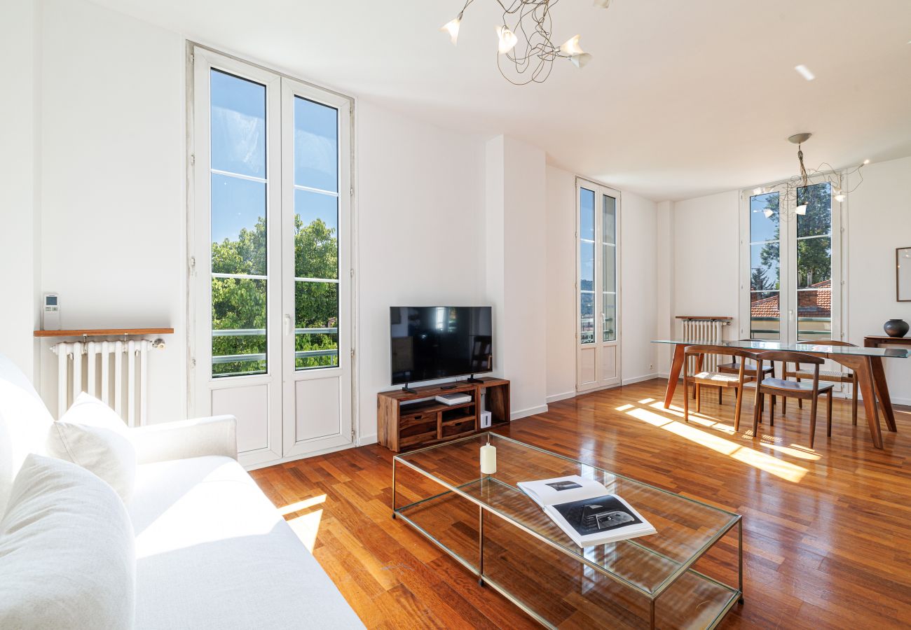 Appartement à Nice - Très Grand 2 Pièces Calme Vue Dégagée