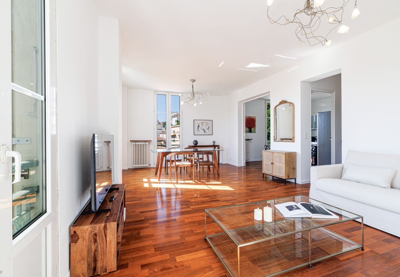 Appartement à Nice - Très Grand 2 Pièces Calme Vue Dégagée