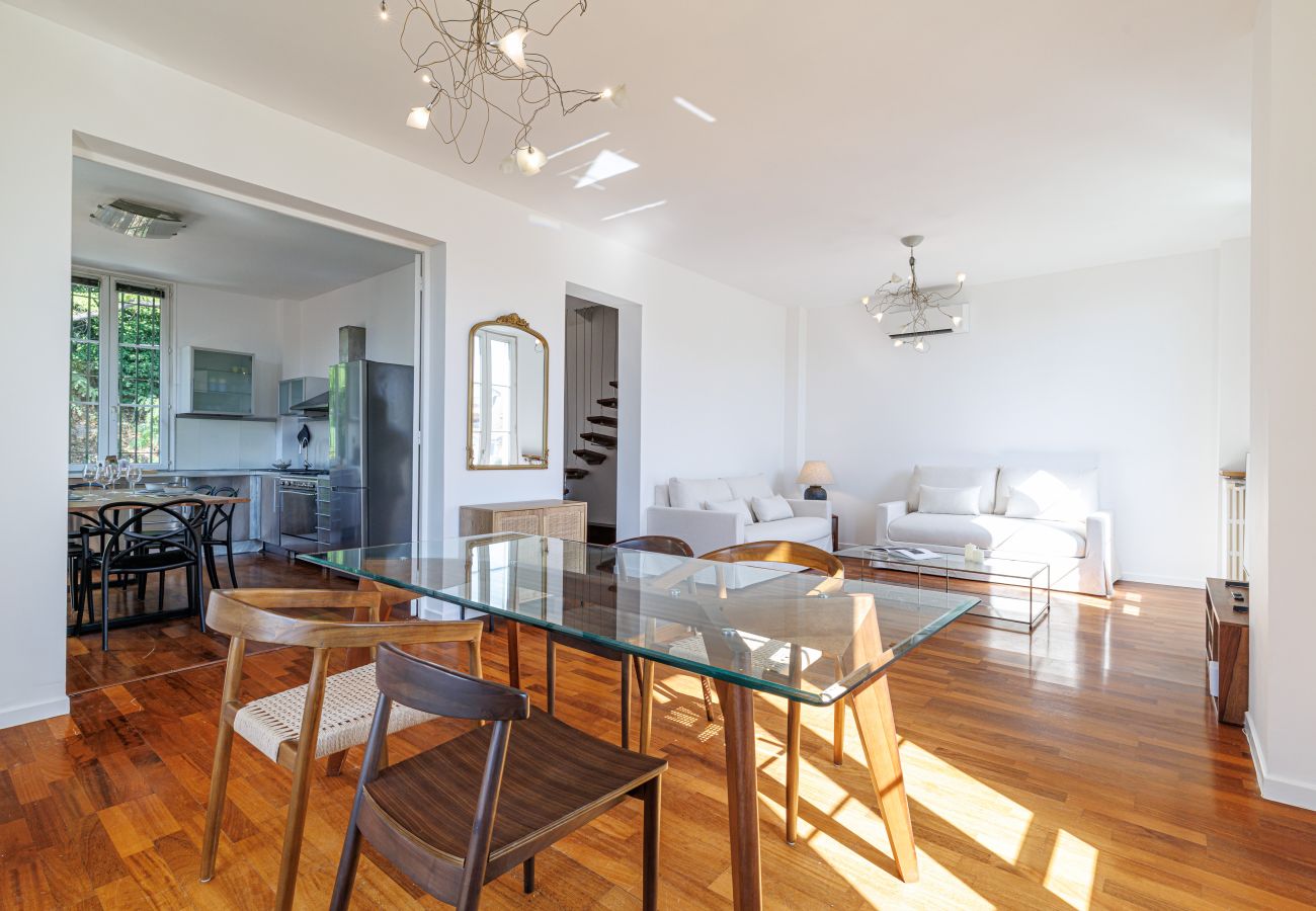 Appartement à Nice - Très Grand 2 Pièces Calme Vue Dégagée