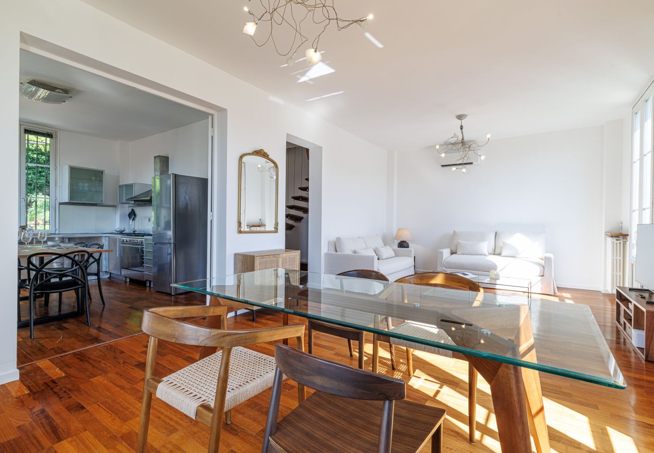 Appartement à Nice - Très Grand 2 Pièces Calme Vue Dégagée