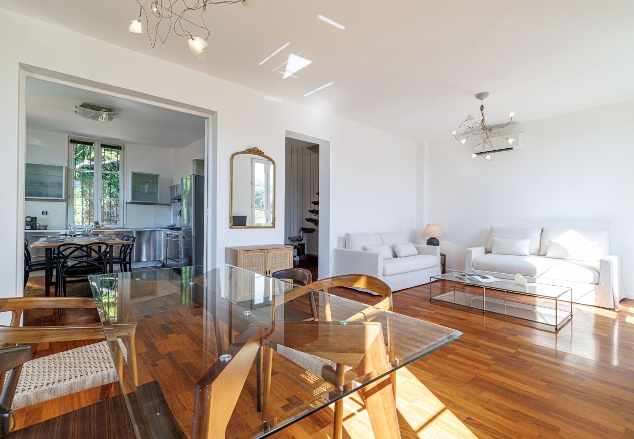 Appartement à Nice - Très Grand 2 Pièces Calme Vue Dégagée