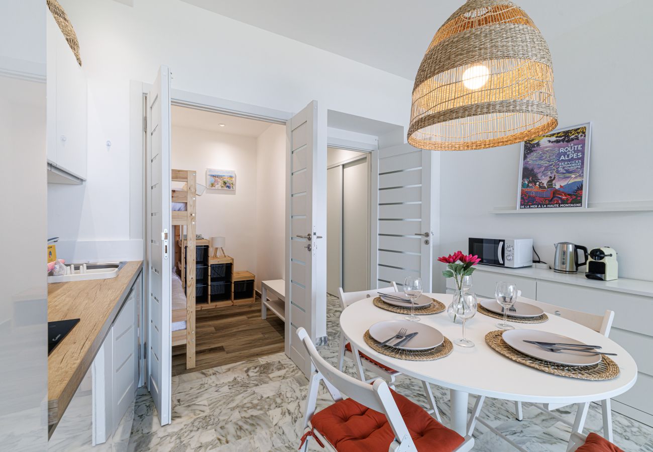 Appartement à Nice - Vue Mer & Terrasse Promenade des Anglais
