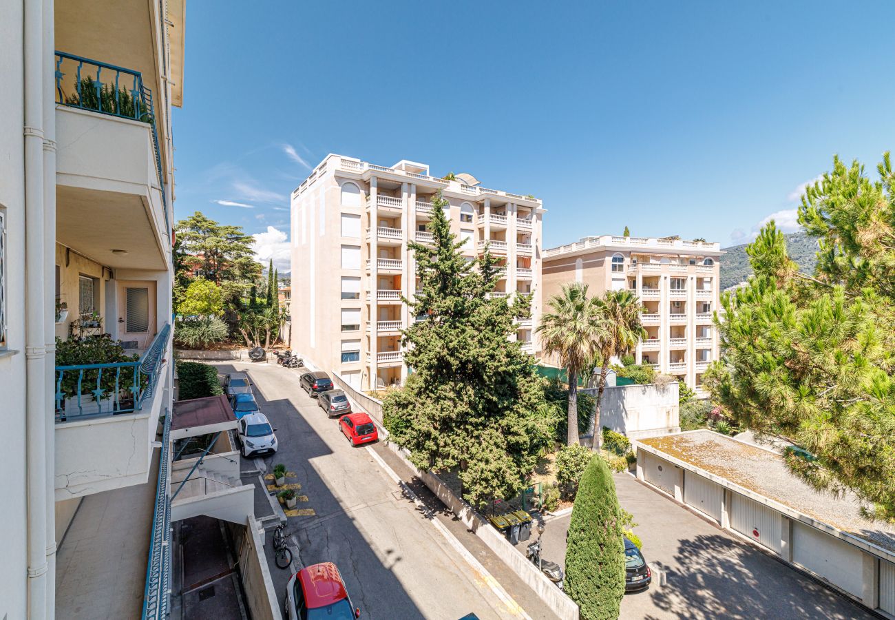 Appartement à Nice - Au Calme et Vue Dégagée - 2 Pièces Large Terrasse