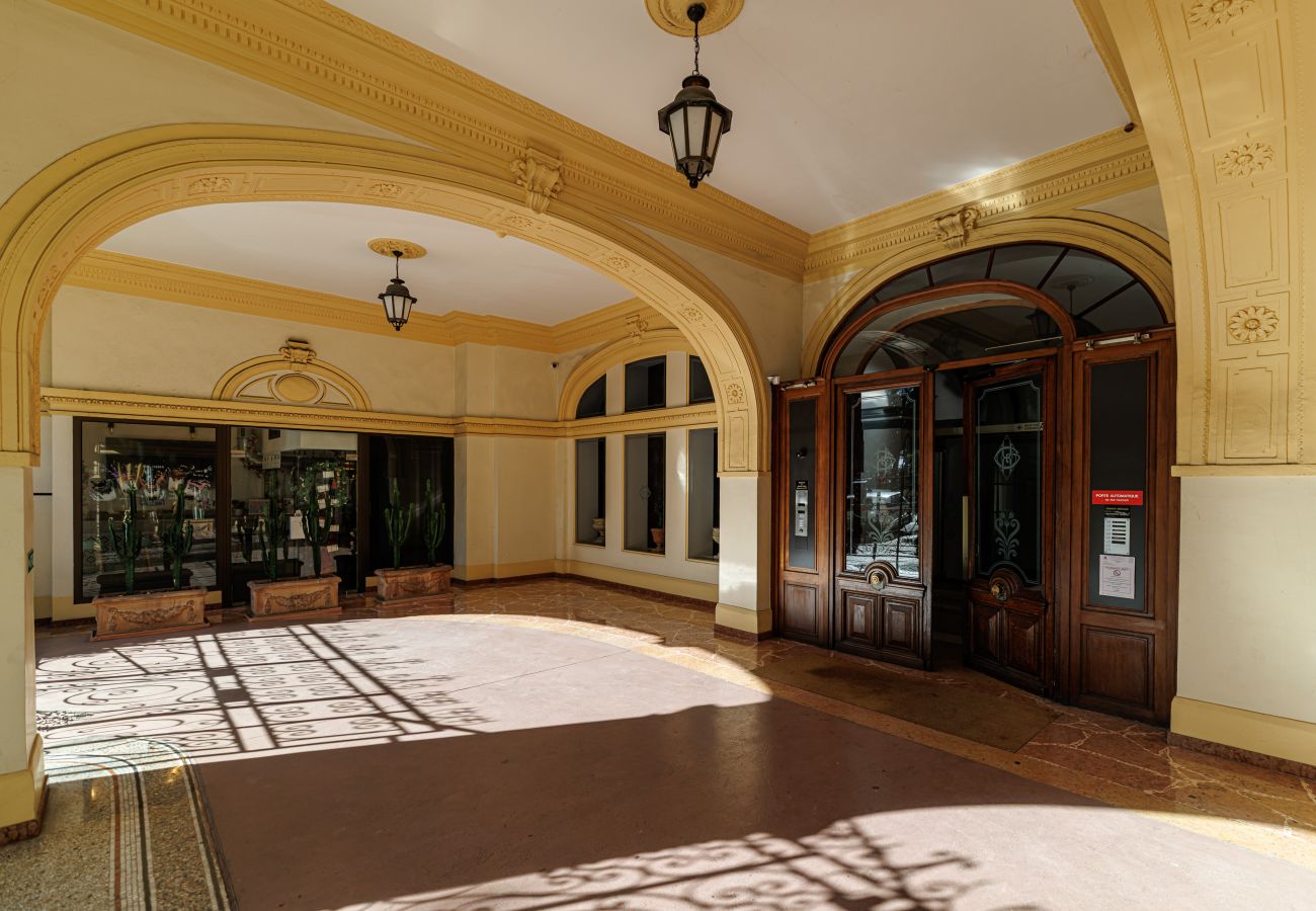 Appartement à Nice - 3 Pièces Ultra Centre - Clim & Balcon