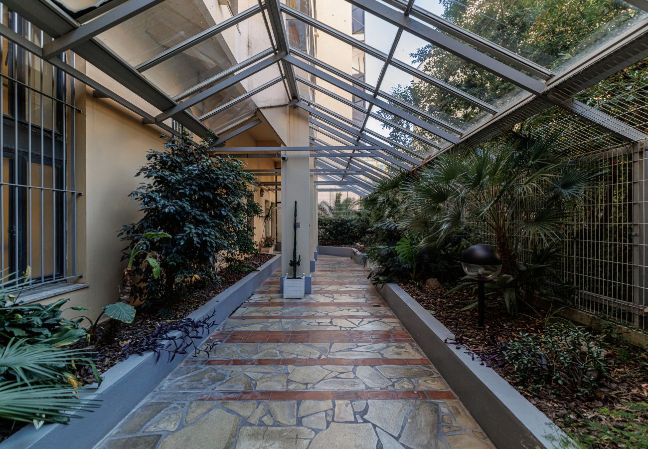 Appartement à Nice - 3 Pièces Ultra Centre - Clim & Balcon