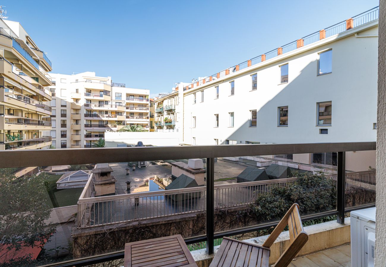 Appartement à Nice - 3 Pièces Ultra Centre - Clim & Balcon
