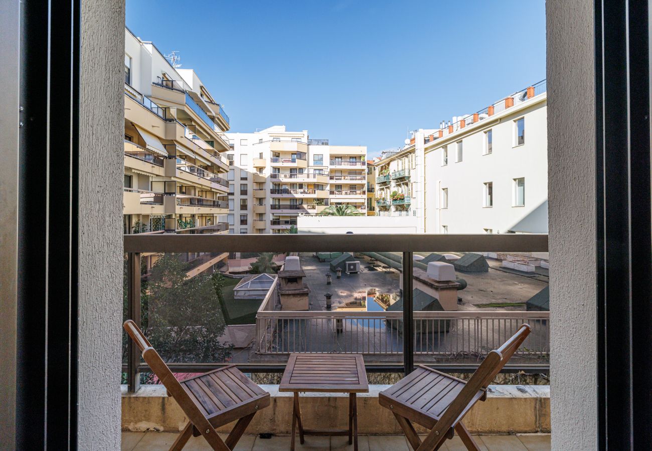 Appartement à Nice - 3 Pièces Ultra Centre - Clim & Balcon