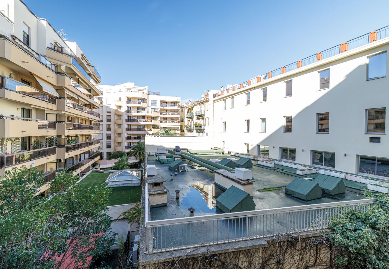 Appartement à Nice - 3 Pièces Ultra Centre - Clim & Balcon
