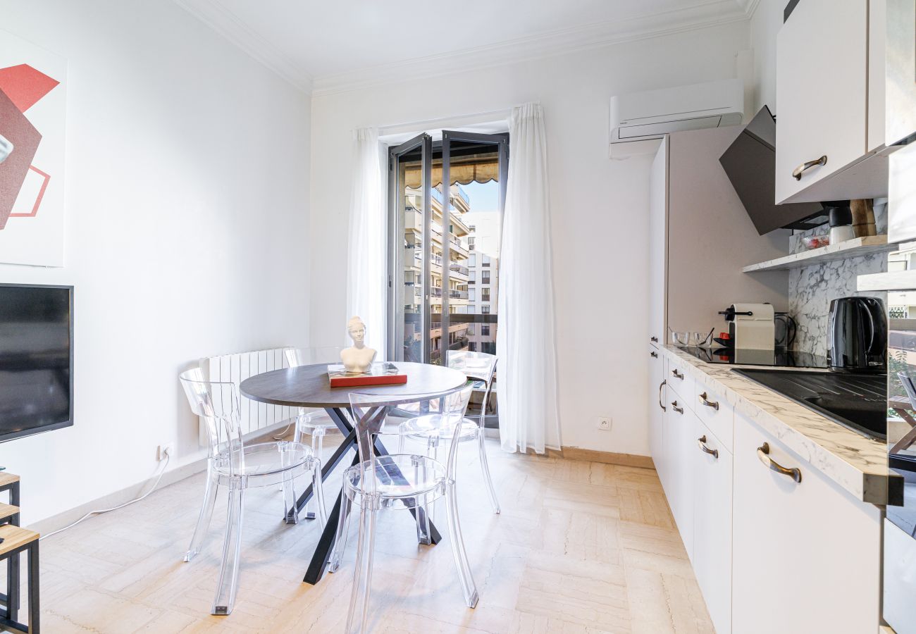 Appartement à Nice - 3 Pièces Ultra Centre - Clim & Balcon