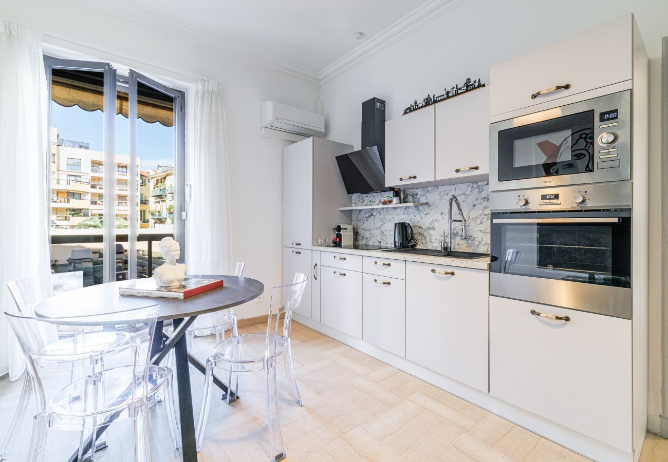 Appartement à Nice - 3 Pièces Ultra Centre - Clim & Balcon