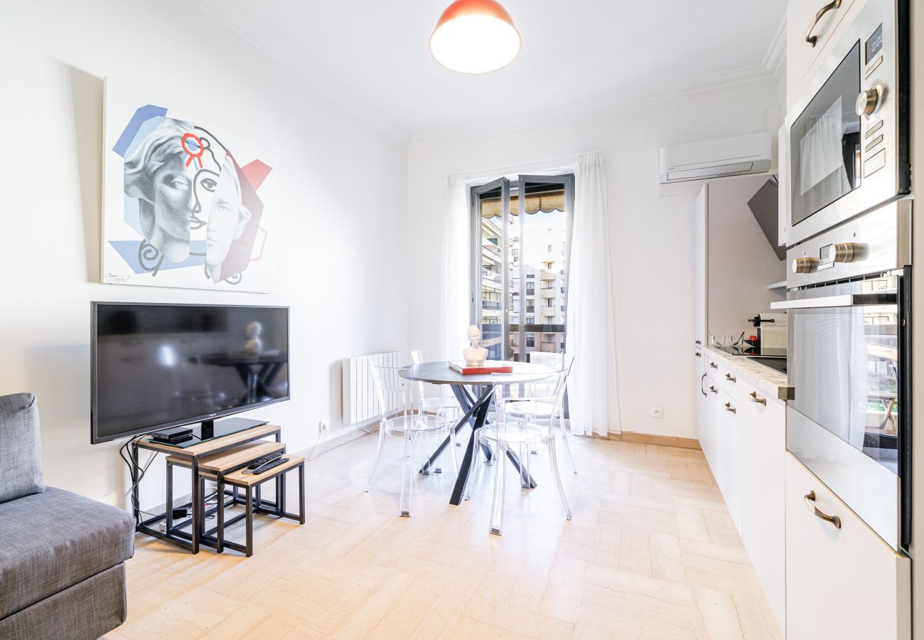 Appartement à Nice - 3 Pièces Ultra Centre - Clim & Balcon