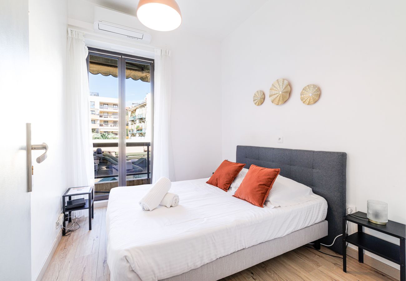 Appartement à Nice - 3 Pièces Ultra Centre - Clim & Balcon