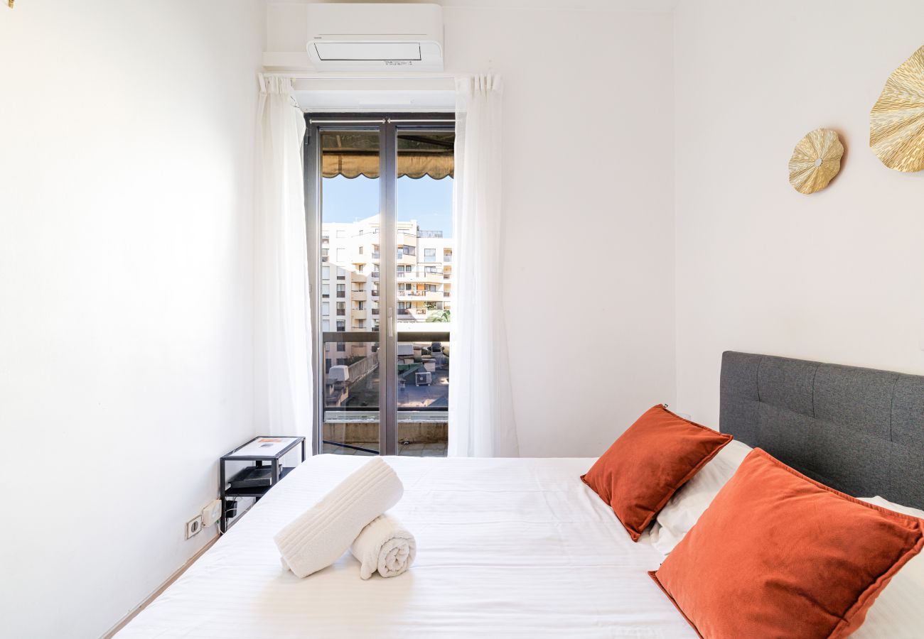 Appartement à Nice - 3 Pièces Ultra Centre - Clim & Balcon