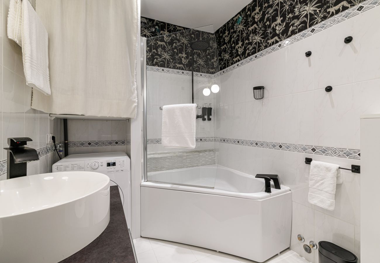 Appartement à Nice - Rue Masséna - 3 pièces au Calme avec Balcon 