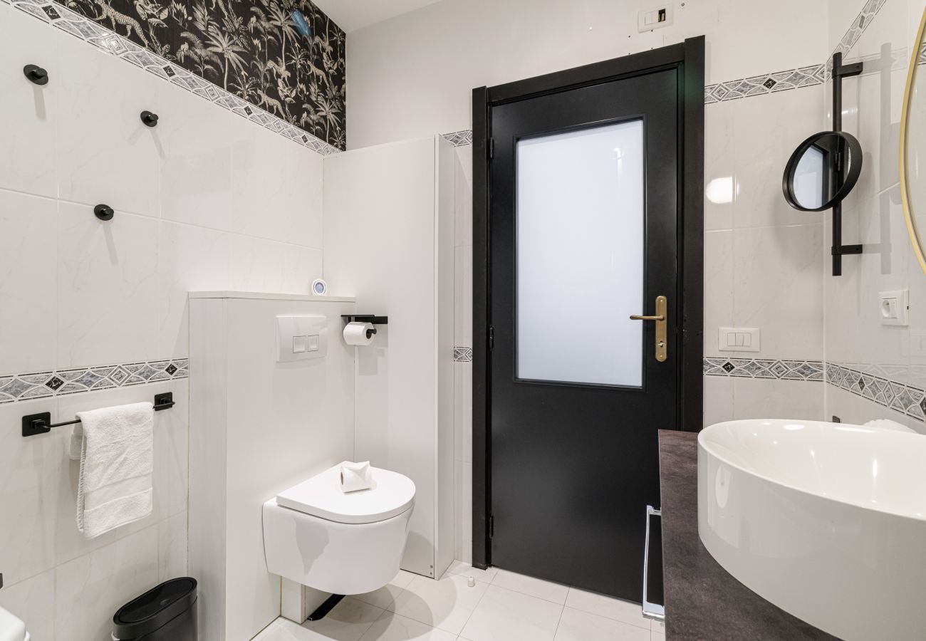 Appartement à Nice - Rue Masséna - 3 pièces au Calme avec Balcon 