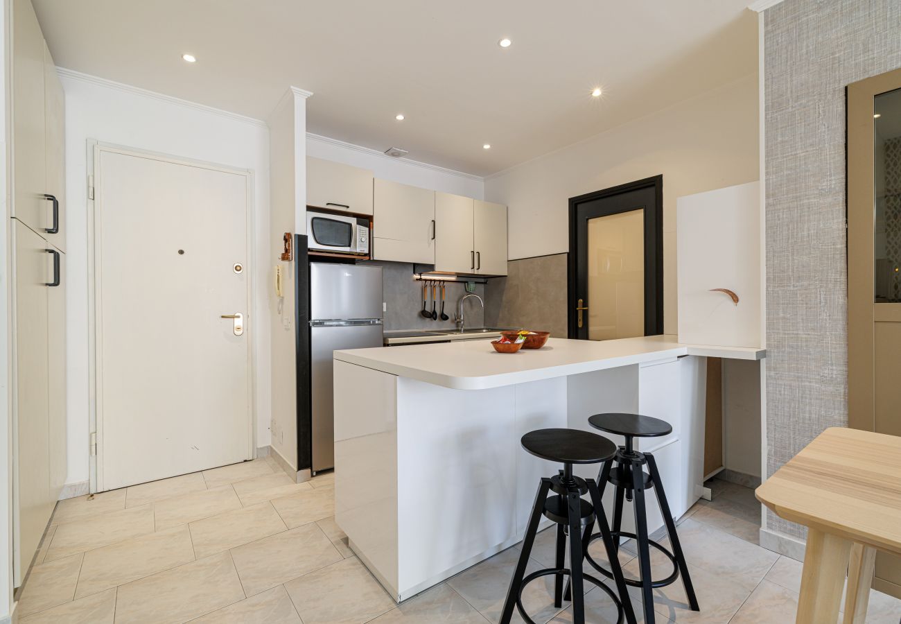 Appartement à Nice - Rue Masséna - 3 pièces au Calme avec Balcon 