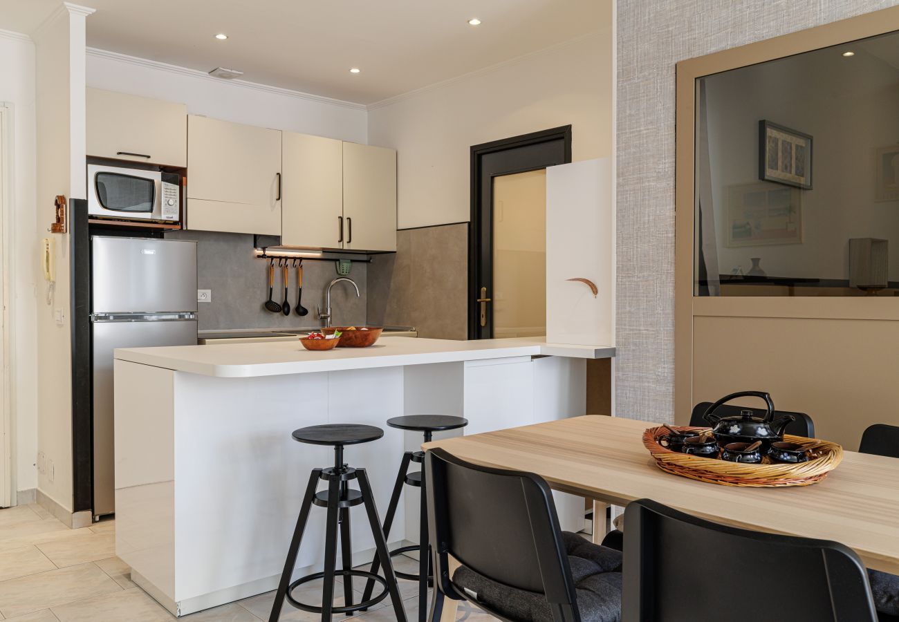 Appartement à Nice - Rue Masséna - 3 pièces au Calme avec Balcon 