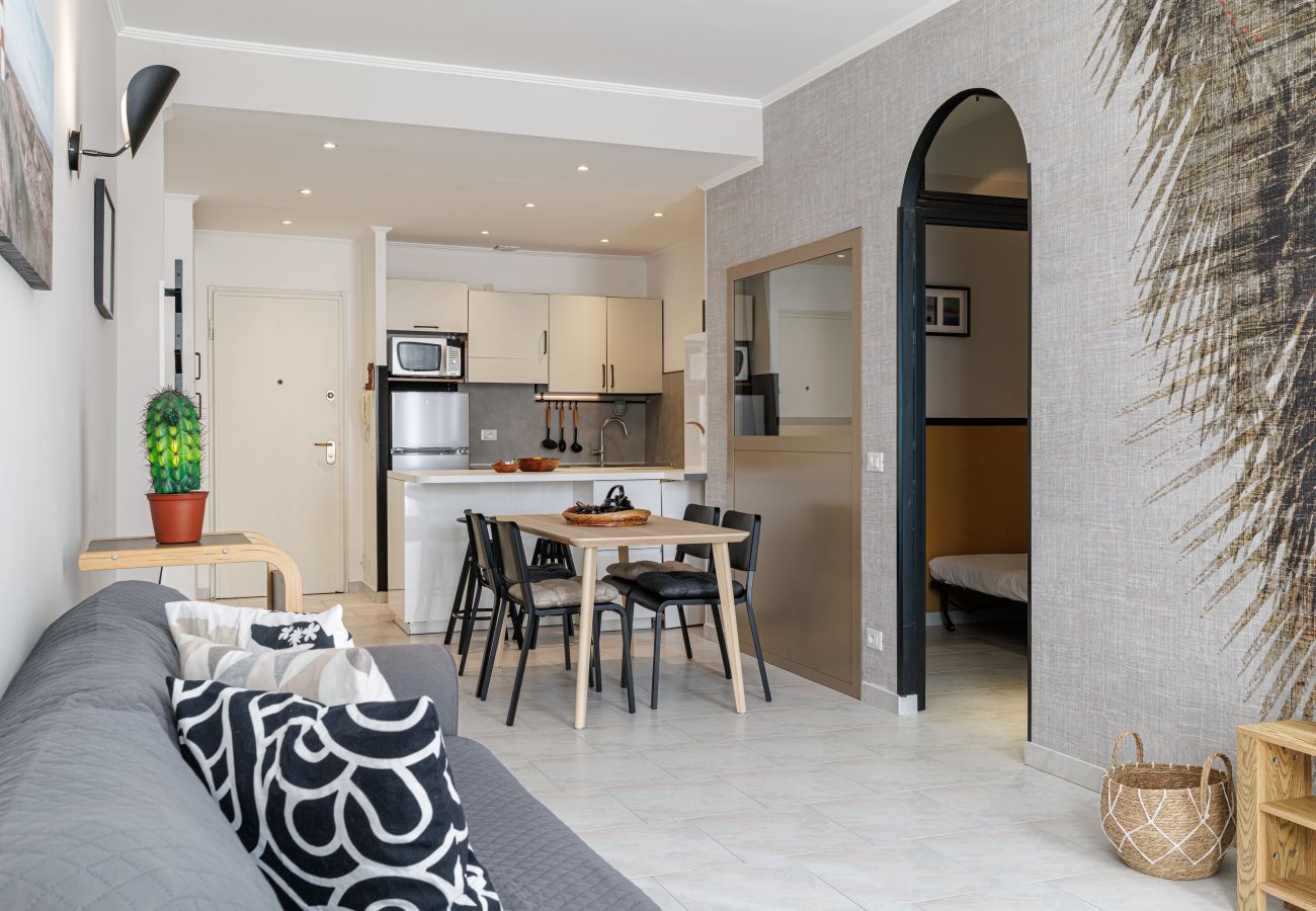 Appartement à Nice - Rue Masséna - 3 pièces au Calme avec Balcon 