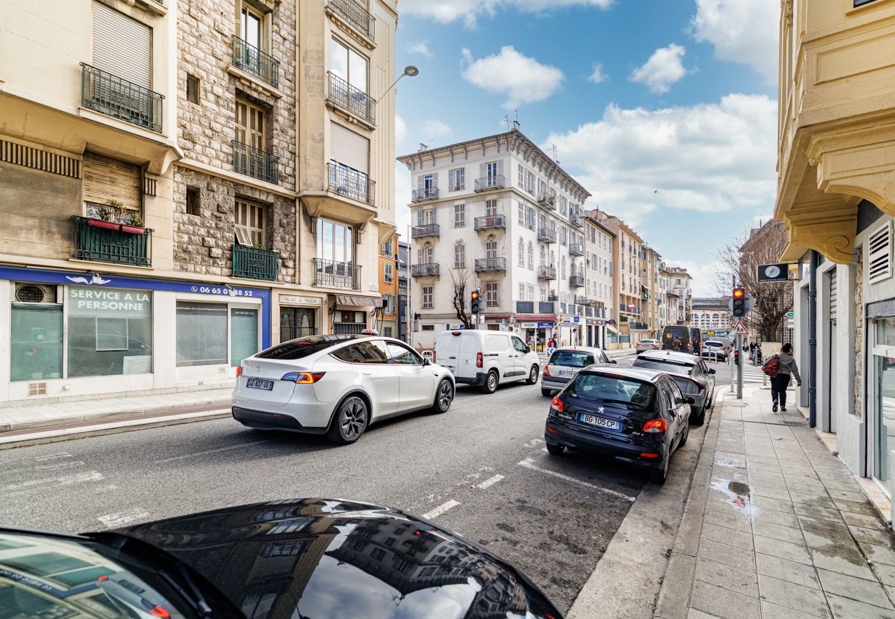 Appartement à Nice - Grand 3 Pièces en Centre Ville proche Gare